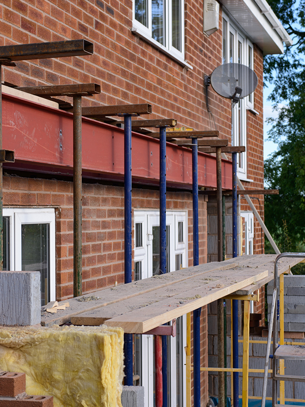 Installing metal beam during house extension